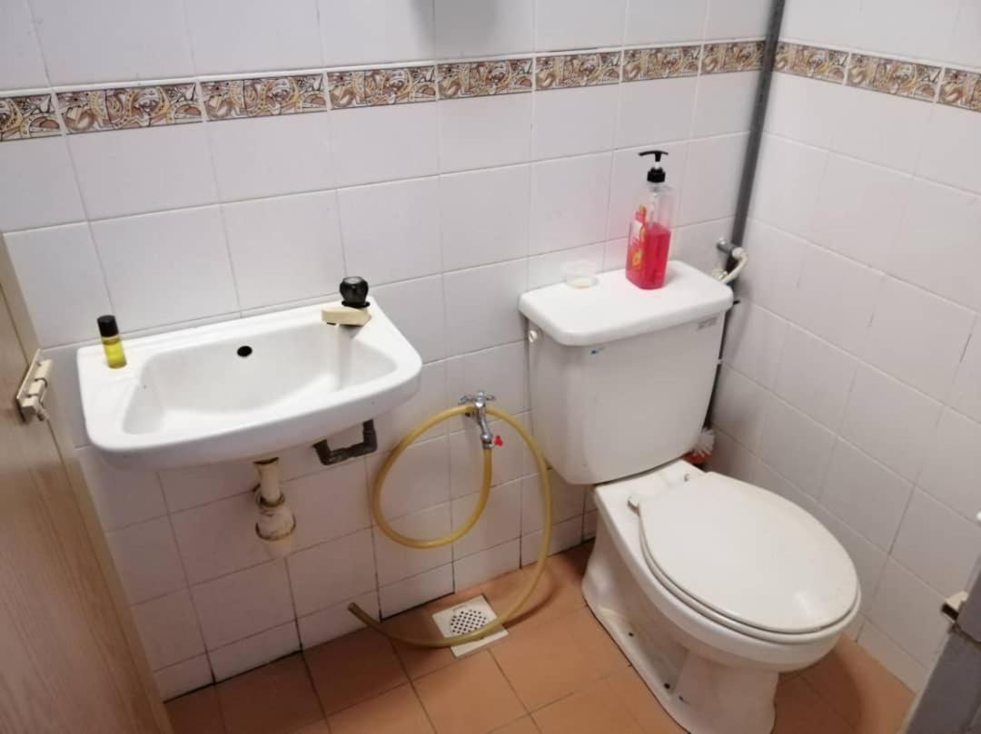 Homestay Perpaduan, Taman Bercham Raya Ulu Kinta Ipoh Perak Kampong Batu Lapan  Zewnętrze zdjęcie